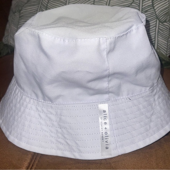 ✨NEW✨Alice + Olivia Reversible Bucket Hat - Picture 5 of 8